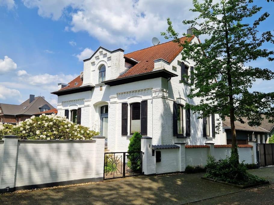 Historische Villa Mit Garten, Luxus Meerbusch Dış mekan fotoğraf